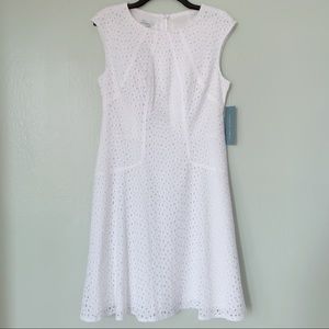 London Times Sleeveless White Lace Dress